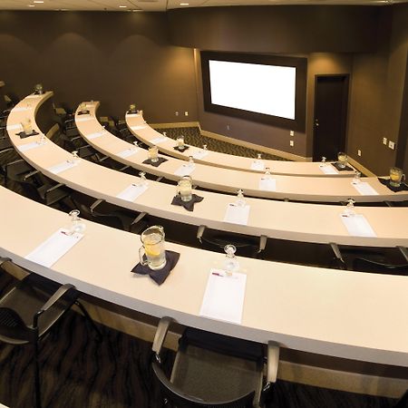 Отель Crowne Plaza Indianapolis-Airport By Ihg Экстерьер фото