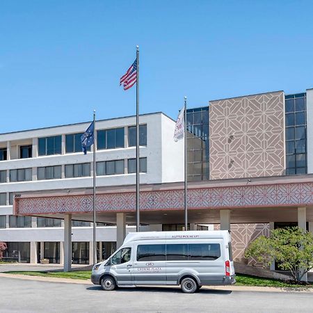 Отель Crowne Plaza Indianapolis-Airport By Ihg Экстерьер фото
