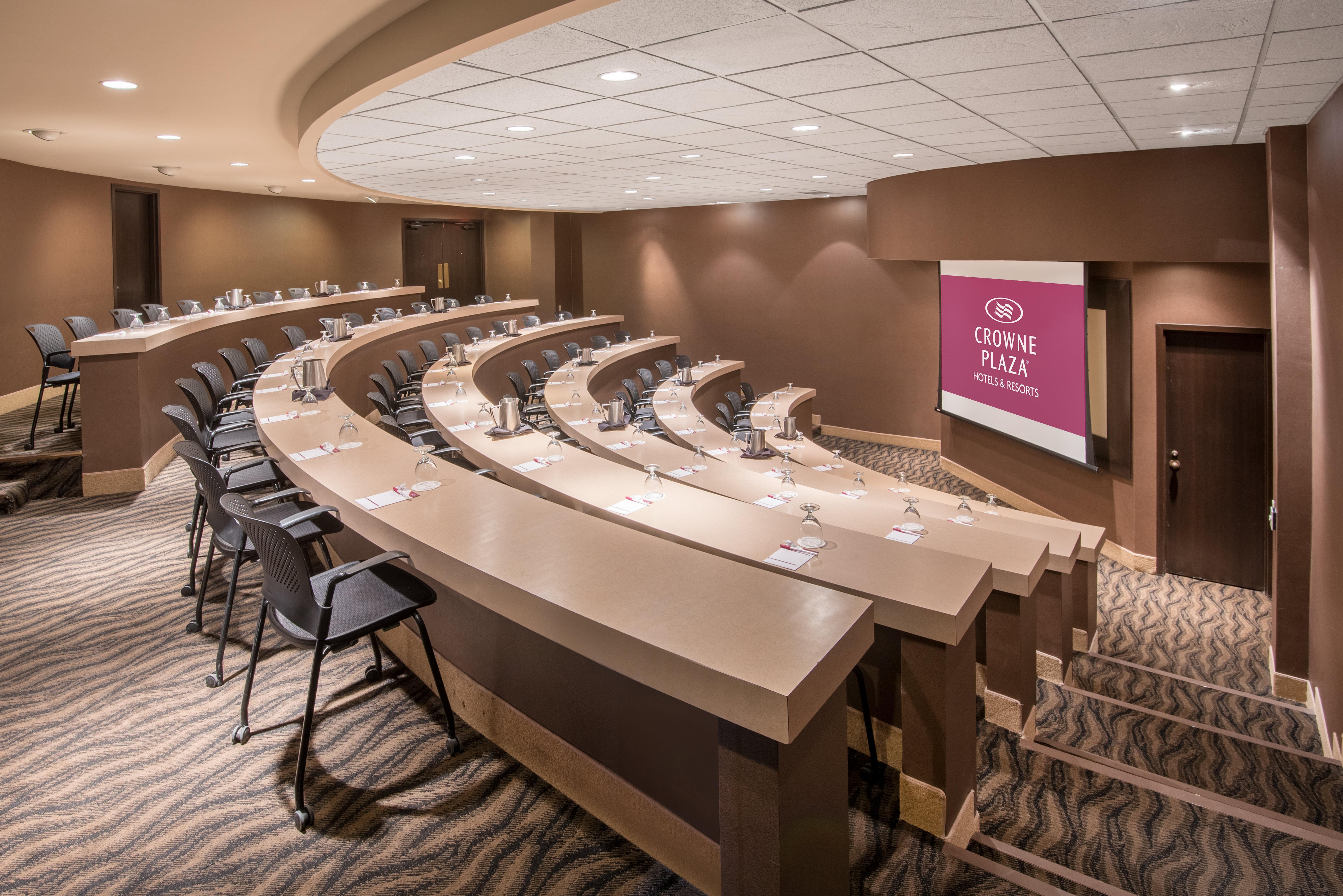 Отель Crowne Plaza Indianapolis-Airport By Ihg Экстерьер фото