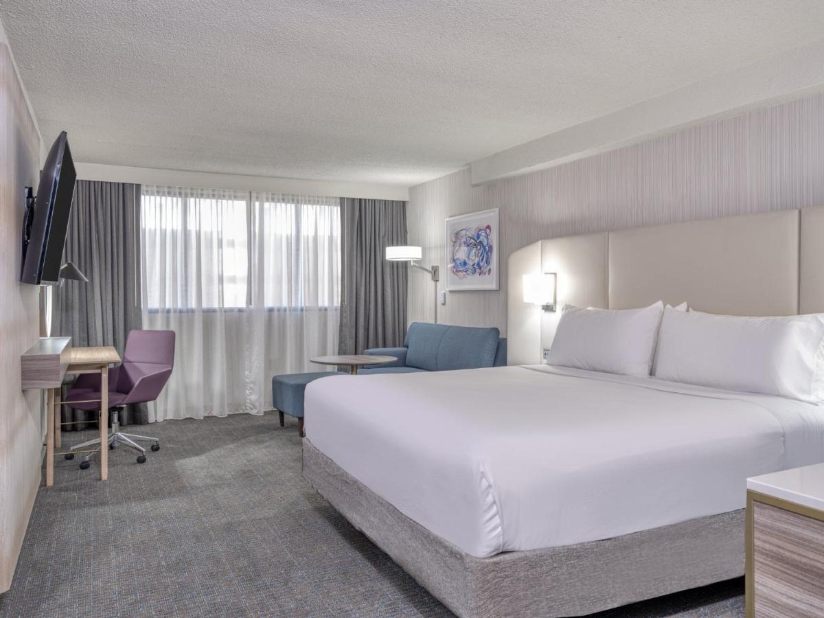 Отель Crowne Plaza Indianapolis-Airport By Ihg Экстерьер фото