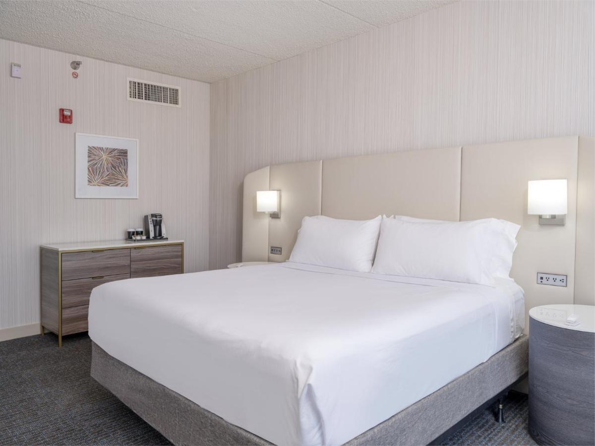 Отель Crowne Plaza Indianapolis-Airport By Ihg Экстерьер фото