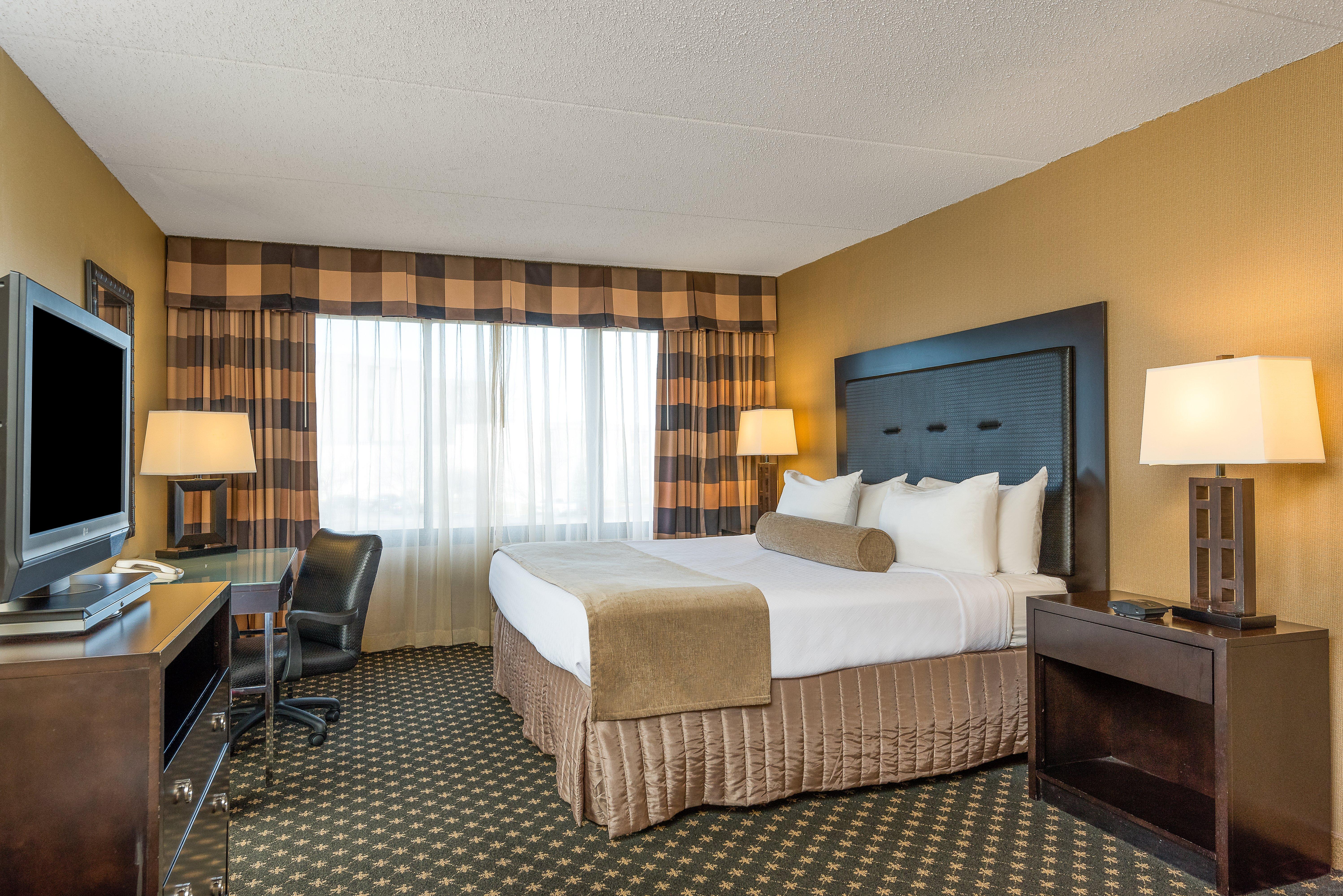 Отель Crowne Plaza Indianapolis-Airport By Ihg Экстерьер фото