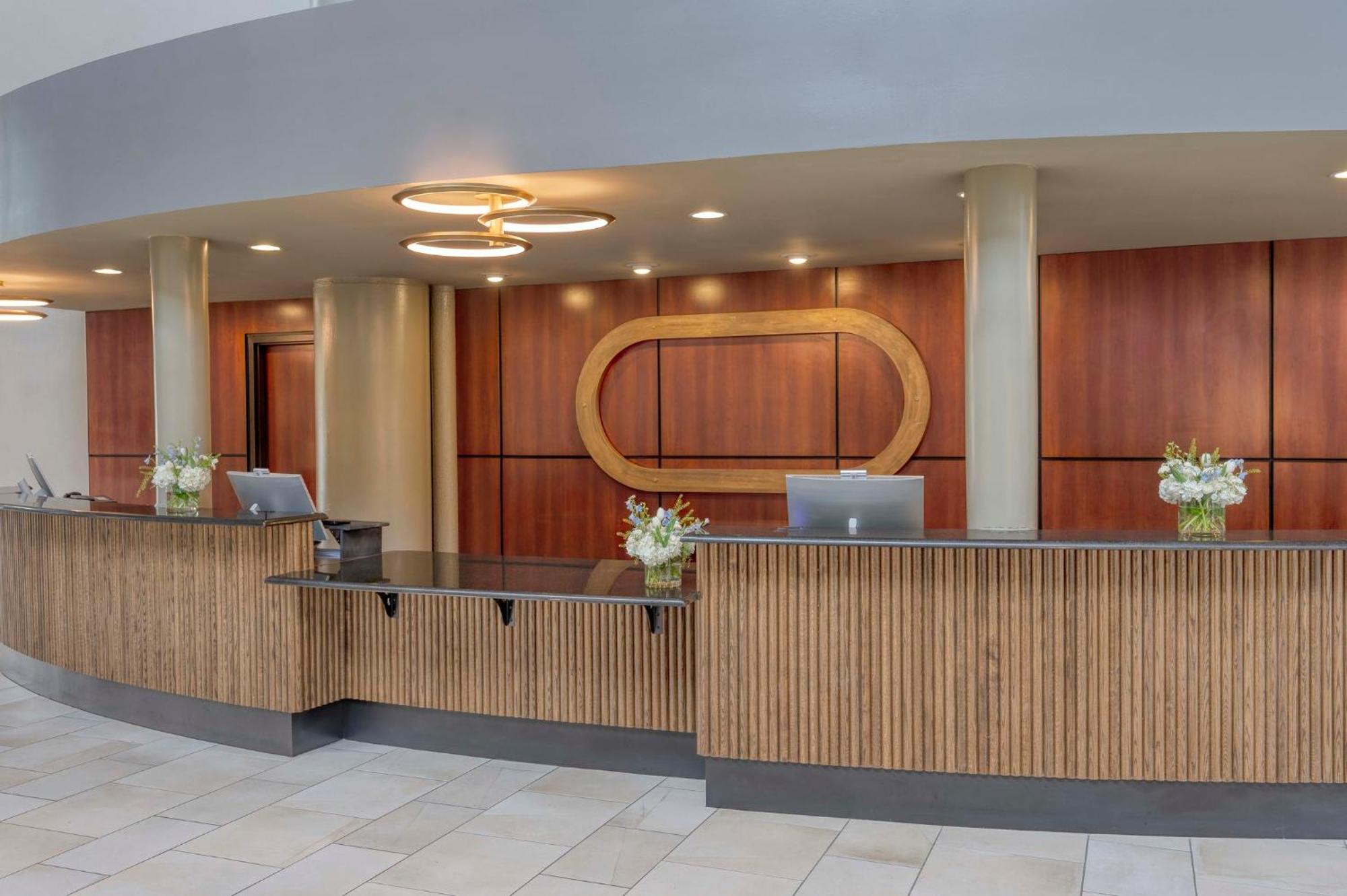 Отель Crowne Plaza Indianapolis-Airport By Ihg Экстерьер фото