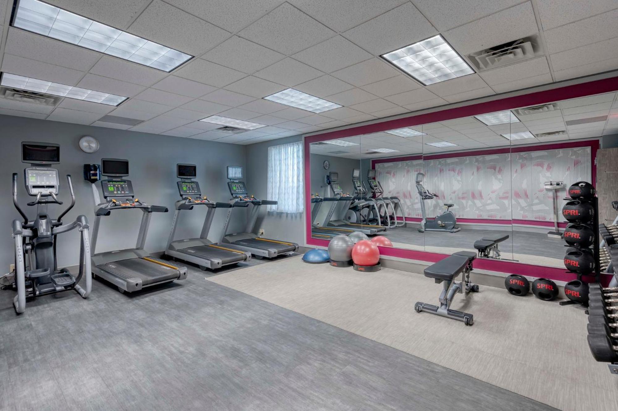 Отель Crowne Plaza Indianapolis-Airport By Ihg Экстерьер фото