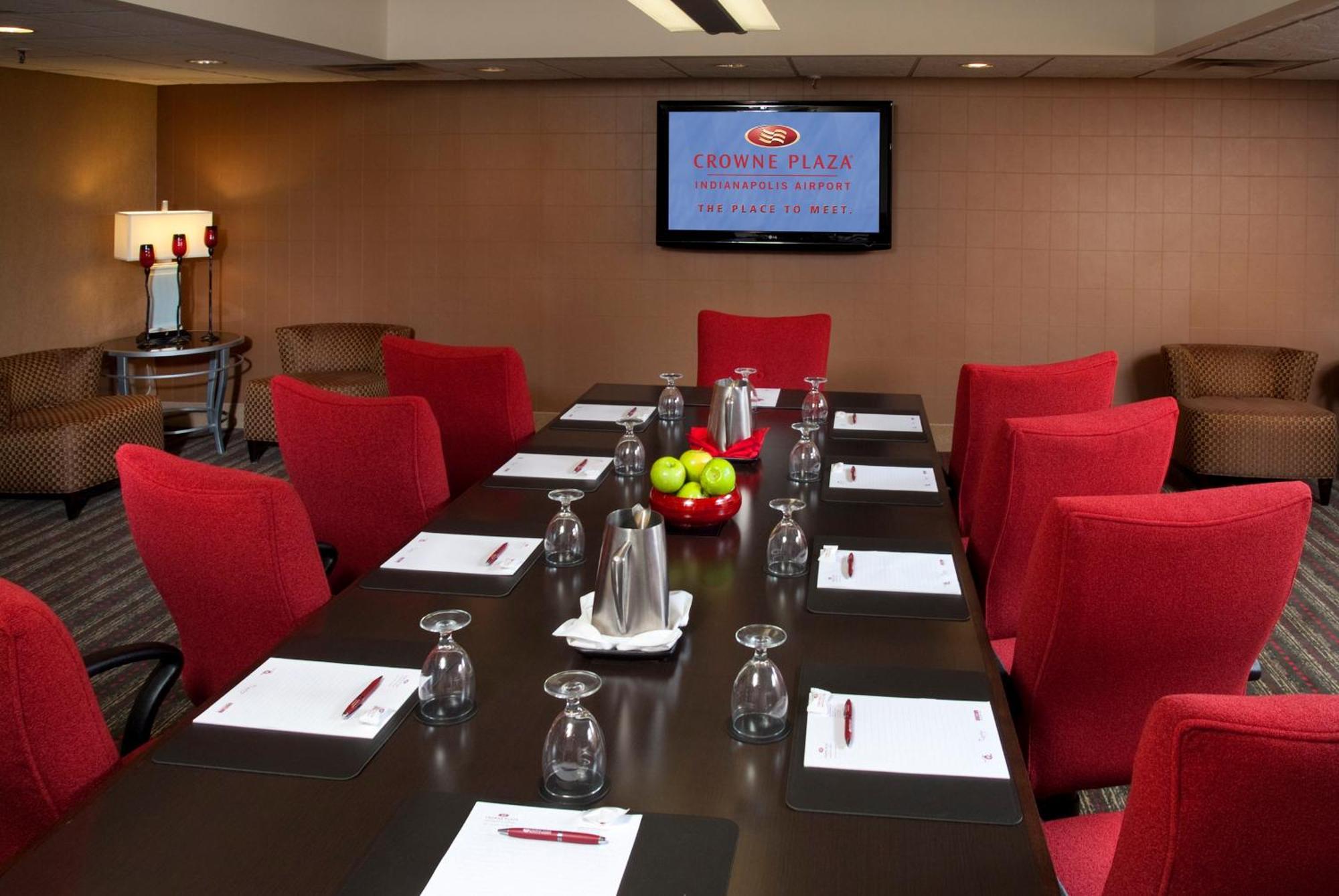 Отель Crowne Plaza Indianapolis-Airport By Ihg Экстерьер фото