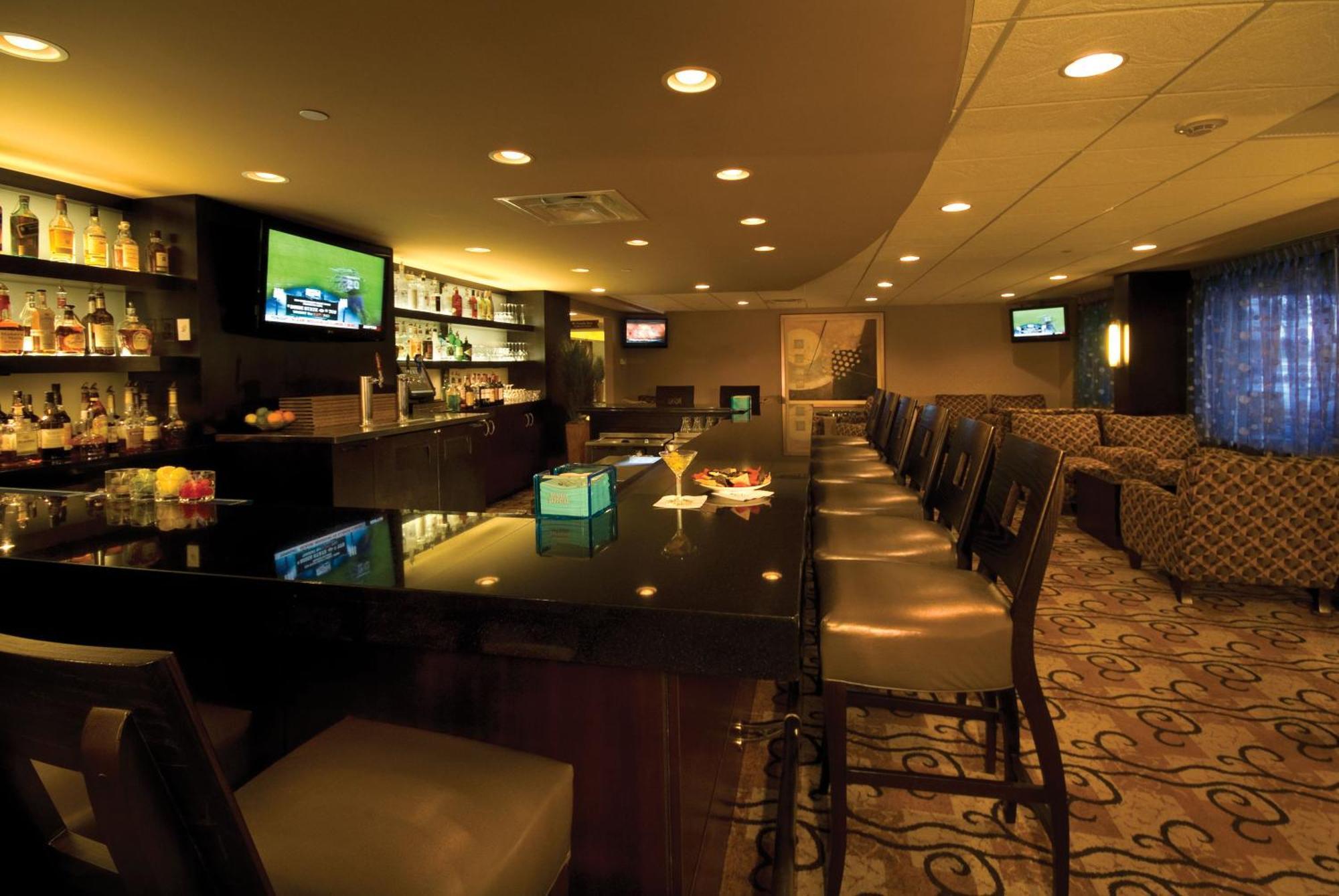 Отель Crowne Plaza Indianapolis-Airport By Ihg Экстерьер фото